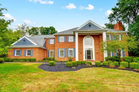 8 Hetherington Ct, Glendale, OH 45246