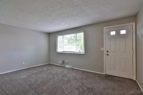 Living - 11251 Pippin Rd, Cincinnati, OH 45231 photo 2 of 3
