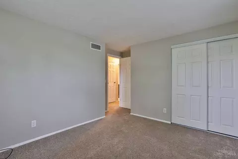 Bedroom - 11251 Pippin Rd, Cincinnati, OH 45231 photo 2 of 4
