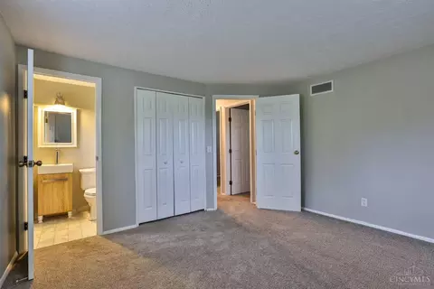 Bedroom - 11251 Pippin Rd, Cincinnati, OH 45231 photo 3 of 4