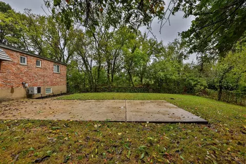 Exterior - 11251 Pippin Rd, Cincinnati, OH 45231 photo 4 of 8