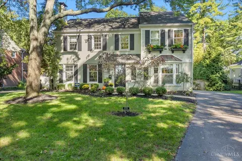 6710 Miami Bluff Dr, Mariemont, OH 45227