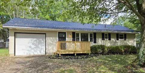 7654 Rosewood Dr, Blanchester, OH 45107