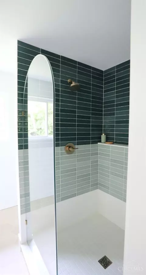 Bath - 3381 E Galbraith Rd, Cincinnati, OH 45236 photo 5 of 6