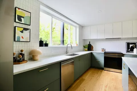 Kitchen - 3381 E Galbraith Rd, Cincinnati, OH 45236 photo 5 of 6