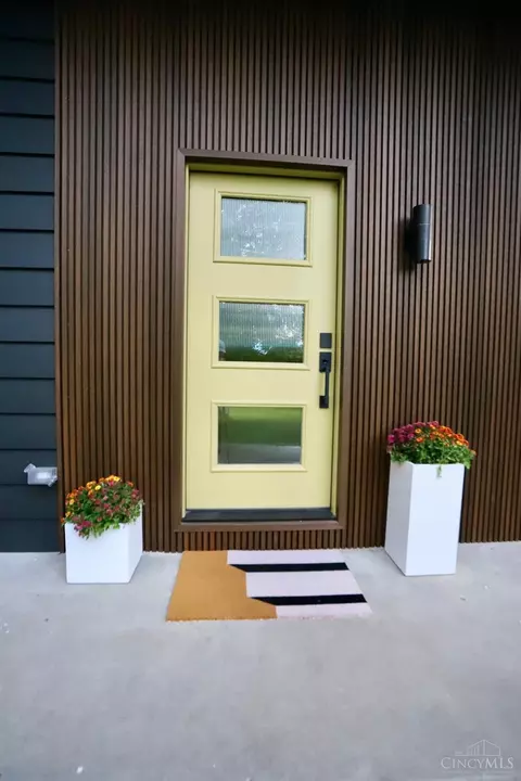 Exterior - 3381 E Galbraith Rd, Cincinnati, OH 45236 photo 3 of 10