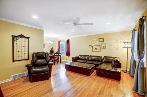 Living - 5475 Courier Ct, Cincinnati, OH 45238 photo 1 of 1