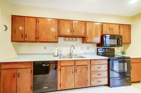 Kitchen - 5475 Courier Ct, Cincinnati, OH 45238 photo 2 of 3