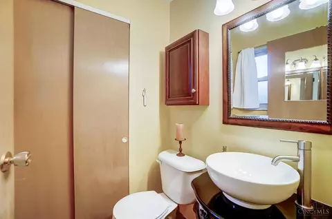 Bath - 5475 Courier Ct, Cincinnati, OH 45238 photo 1 of 2
