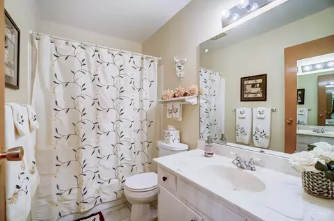 Bath - 5475 Courier Ct, Cincinnati, OH 45238 photo 2 of 2