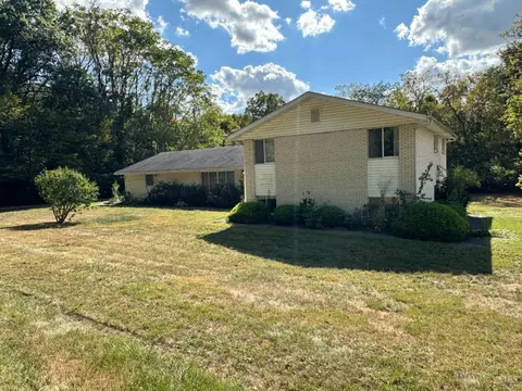 667 Rising Hills Dr, Xenia, OH 45385