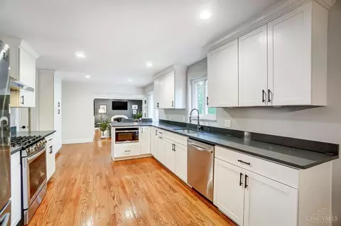 Kitchen - 9801 Delray Dr, Montgomery, OH 45242 photo 2 of 7