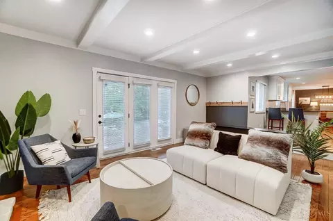 Living - 9801 Delray Dr, Montgomery, OH 45242 photo 5 of 6