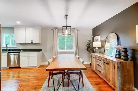 Dining - 9801 Delray Dr, Montgomery, OH 45242 photo 1 of 3
