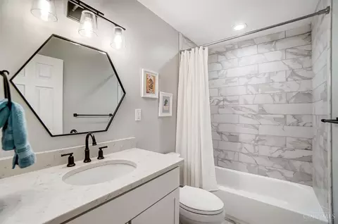 Bath - 9801 Delray Dr, Montgomery, OH 45242 photo 6 of 9