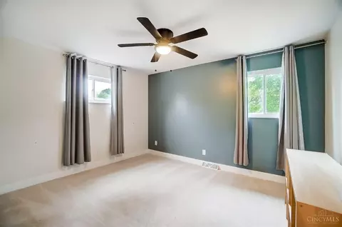 Bedroom - 9801 Delray Dr, Montgomery, OH 45242 photo 6 of 7