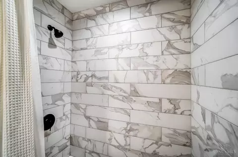 Bath - 9801 Delray Dr, Montgomery, OH 45242 photo 9 of 9