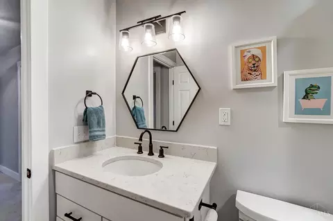 Bath - 9801 Delray Dr, Montgomery, OH 45242 photo 8 of 9
