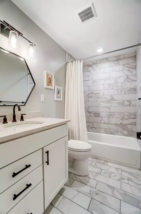Bath - 9801 Delray Dr, Montgomery, OH 45242 photo 7 of 9