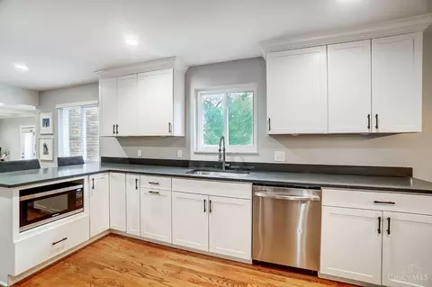 Kitchen - 9801 Delray Dr, Montgomery, OH 45242 photo 7 of 7