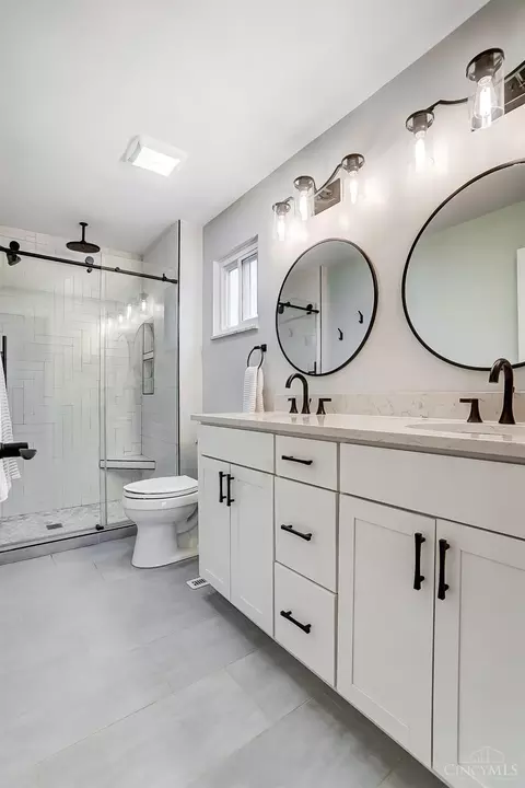 Bath - 9801 Delray Dr, Montgomery, OH 45242 photo 3 of 9