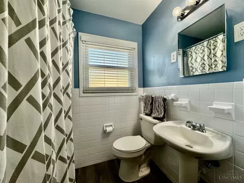 Bath - 3998 Simpson Ave, Fairfax, OH 45227 photo 1 of 2