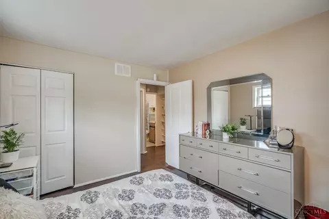 Bedroom - 5258 Willnet Dr, Cincinnati, OH 45238 photo 3 of 4