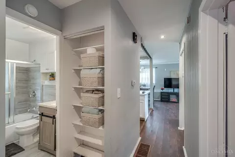 Entry Way - 5258 Willnet Dr, Cincinnati, OH 45238 photo 1 of 2