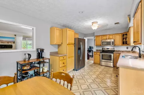 2093 Evanor Ln, Cincinnati, OH 45244 photo 7