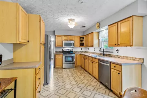 2093 Evanor Ln, Cincinnati, OH 45244 photo 6