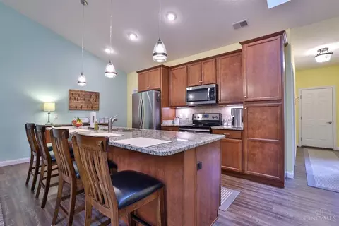 Kitchen - 541 Miami Trce, Harrison, OH 45030 photo 4 of 7
