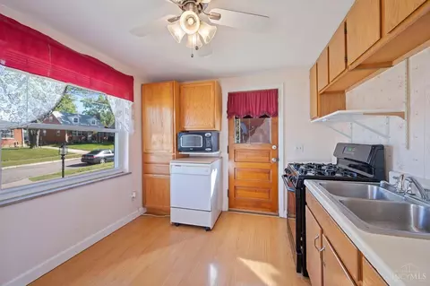 Kitchen - 1851 Centerridge Ave, Cincinnati, OH 45231 photo 1 of 3