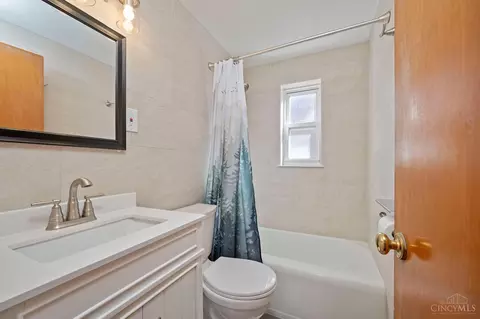 Bath - 1851 Centerridge Ave, Cincinnati, OH 45231 photo 1 of 1
