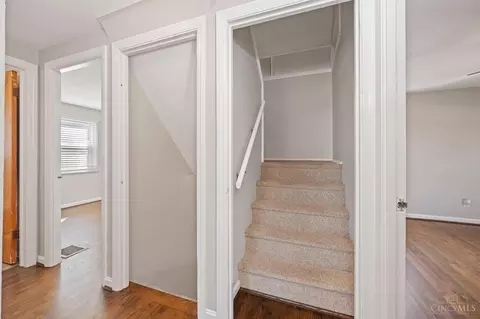 Entry Way - 1851 Centerridge Ave, Cincinnati, OH 45231 photo 2 of 3