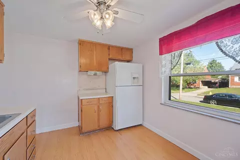Kitchen - 1851 Centerridge Ave, Cincinnati, OH 45231 photo 2 of 3