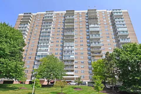 2444 Madison Rd #2005, Cincinnati, OH 45208