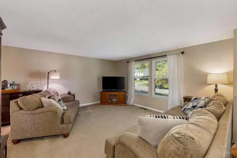 12050 Hazelhurst Ln, Cincinnati, OH 45240 photo 2