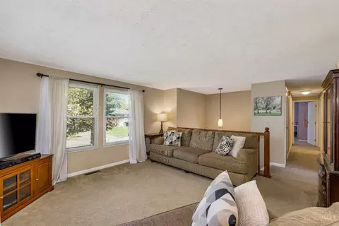12050 Hazelhurst Ln, Cincinnati, OH 45240 photo 3