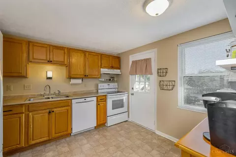 12050 Hazelhurst Ln, Cincinnati, OH 45240 photo 6
