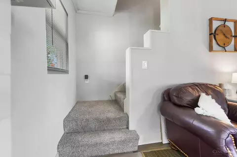 Entry Way - 1551 Jonathan Ave, Cincinnati, OH 45207 photo 3 of 4
