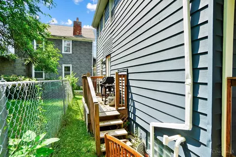 Exterior - 1551 Jonathan Ave, Cincinnati, OH 45207 photo 7 of 11