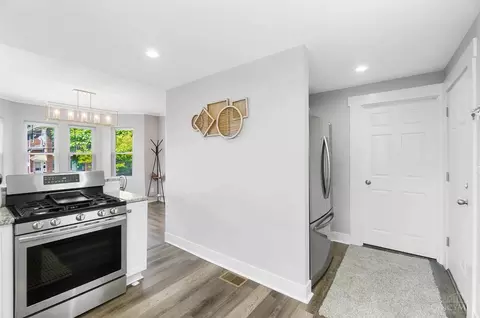Entry Way - 1551 Jonathan Ave, Cincinnati, OH 45207 photo 1 of 4