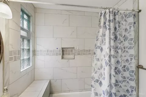Bath - 1551 Jonathan Ave, Cincinnati, OH 45207 photo 4 of 4