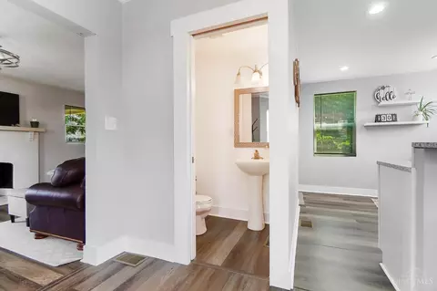 Entry Way - 1551 Jonathan Ave, Cincinnati, OH 45207 photo 2 of 4