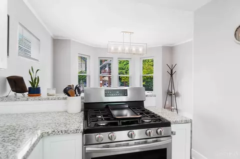 Kitchen - 1551 Jonathan Ave, Cincinnati, OH 45207 photo 5 of 6