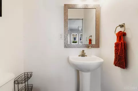 Bath - 1551 Jonathan Ave, Cincinnati, OH 45207 photo 1 of 4