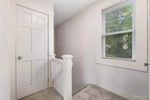 Entry Way - 1551 Jonathan Ave, Cincinnati, OH 45207 photo 4 of 4