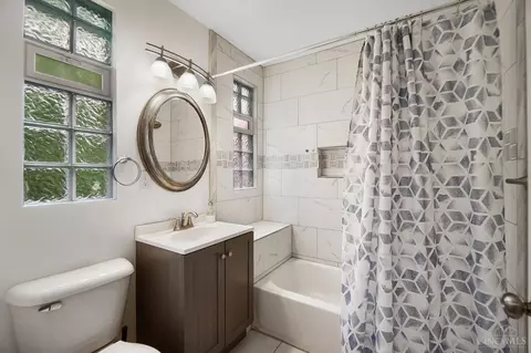 Bath - 1551 Jonathan Ave, Cincinnati, OH 45207 photo 2 of 4