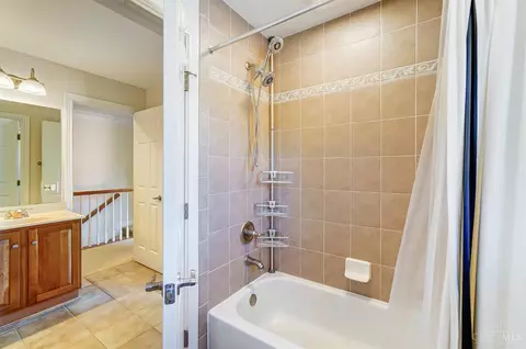 Bath - 7630 Keller Rd, Cincinnati, OH 45243 photo 6 of 8