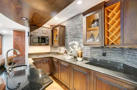 Kitchen - 7630 Keller Rd, Cincinnati, OH 45243 photo 7 of 7